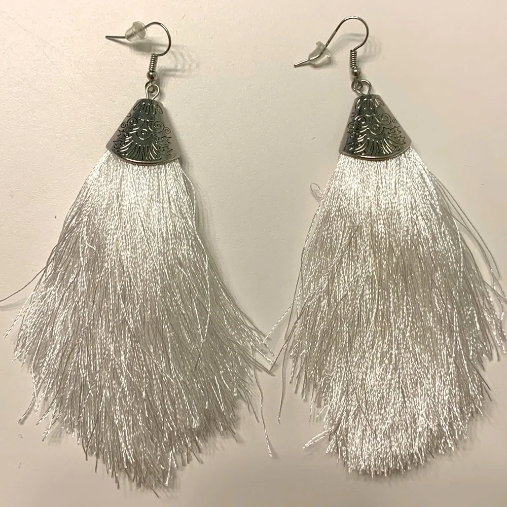 NWOT White Tassel Earrings - Picture 3 of 4